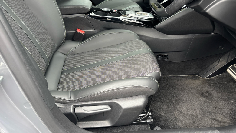 Peugeot 208 1.2 Hybrid 136 GT 5dr e-DSC6 Petrol Hatchback